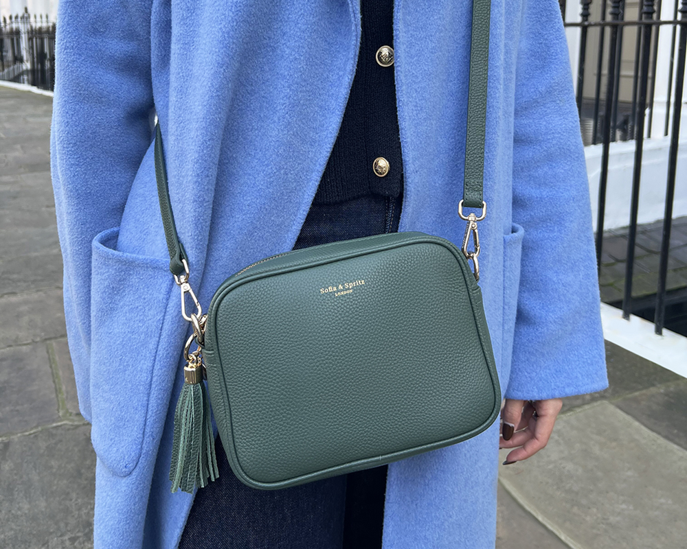 block image-Pay in 3